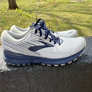 Brooks Adrenaline 19 Gray and Navy Running Shoes Men’s Size 11D